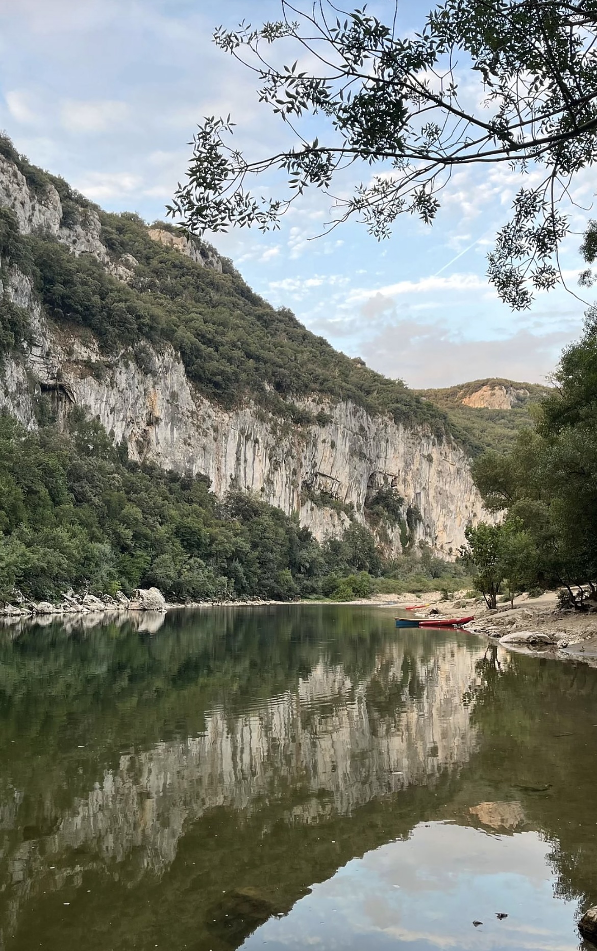 Parois rocheuses et rivière