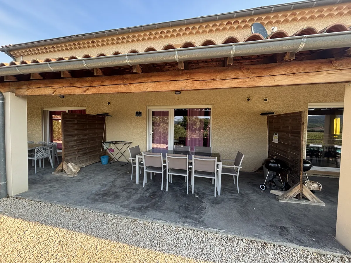 Overdækket terrasse af Gite 2 af Villa Vallon I