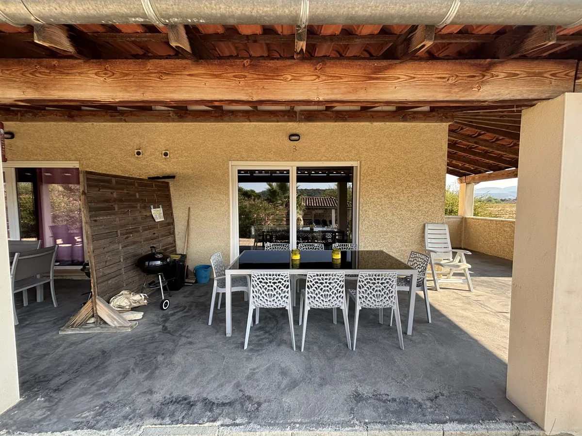 Overdækket terrasse af Gite 3 af Villa Vallon I